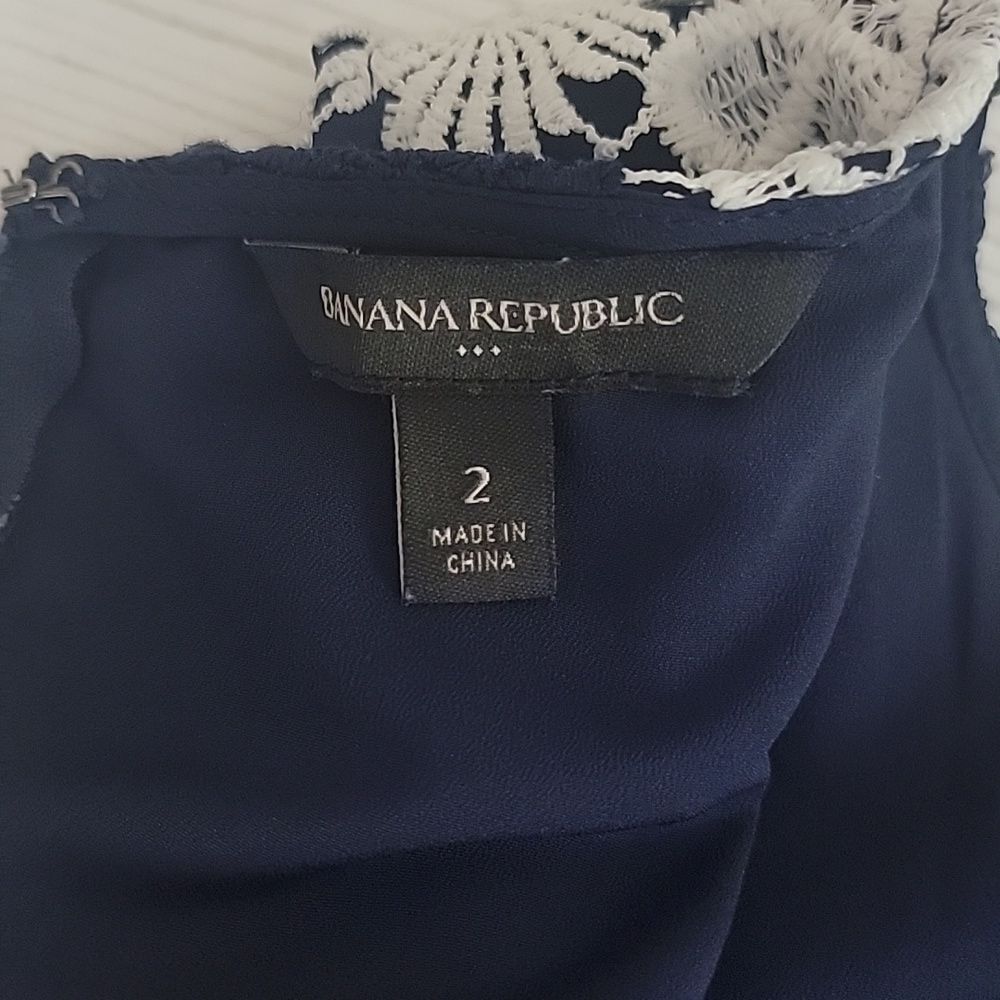 Banana Republic crocheted lace sheath dress - navy & white Women's Size 2 - Picture 9 of 13